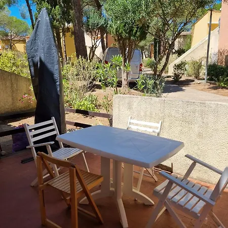 Au Coeur De La Pinede Апартаменты
